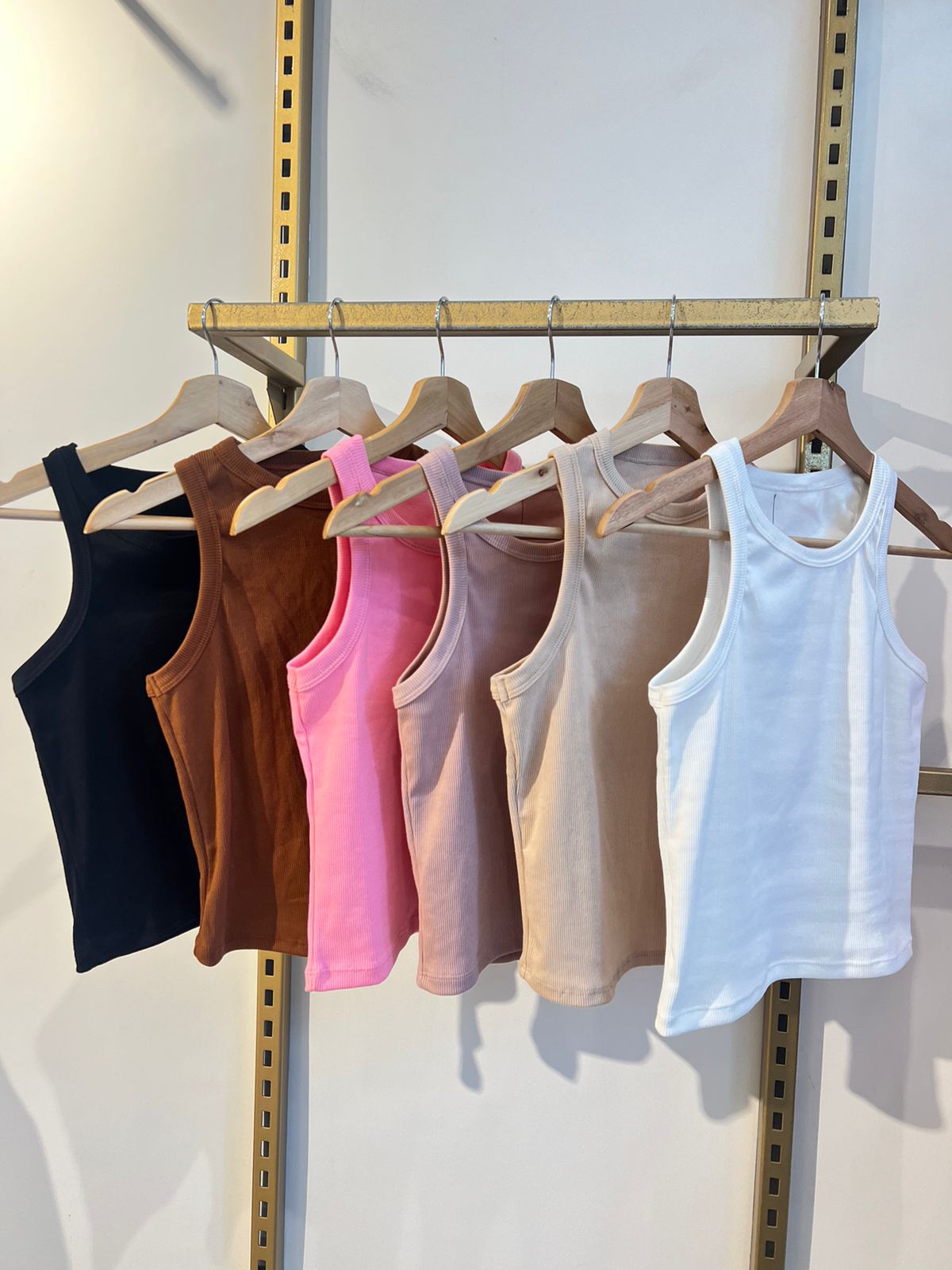 Blusa Básica Laurem para mujer de Maral en tela rib con manga esqueleto - estilo clásico y cómodo.