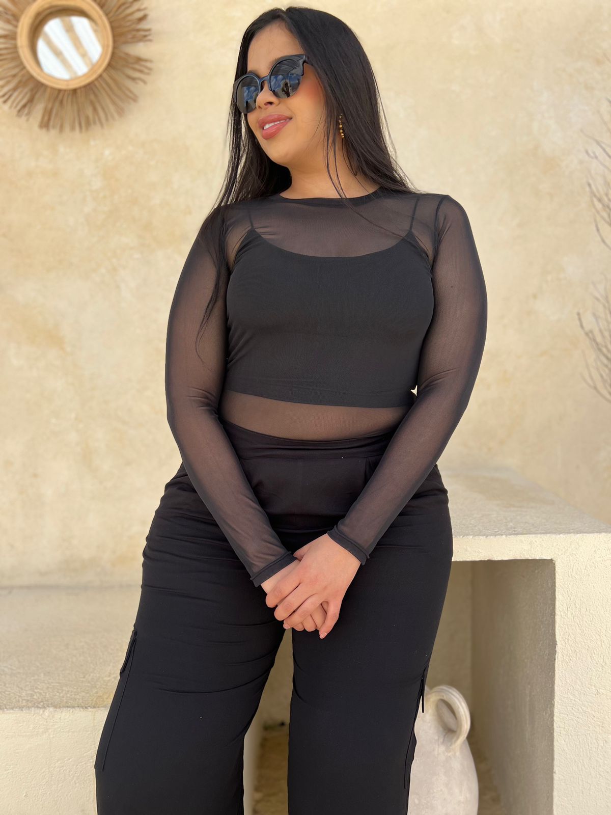 Blusa en maya Kenny de Maral para mujer, colores negro, blanco y café, estilo clásico.