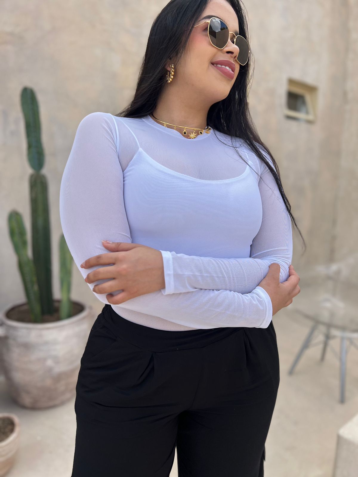 Blusa en maya Kenny de Maral para mujer, colores negro, blanco y café, estilo clásico.