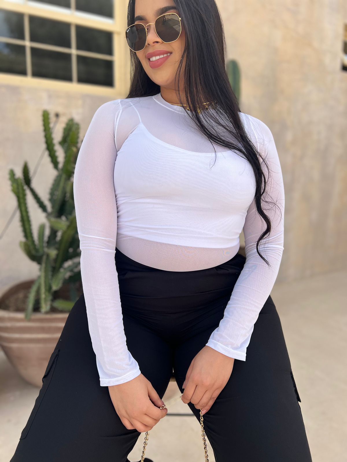 Blusa en maya Kenny de Maral para mujer, colores negro, blanco y café, estilo clásico.