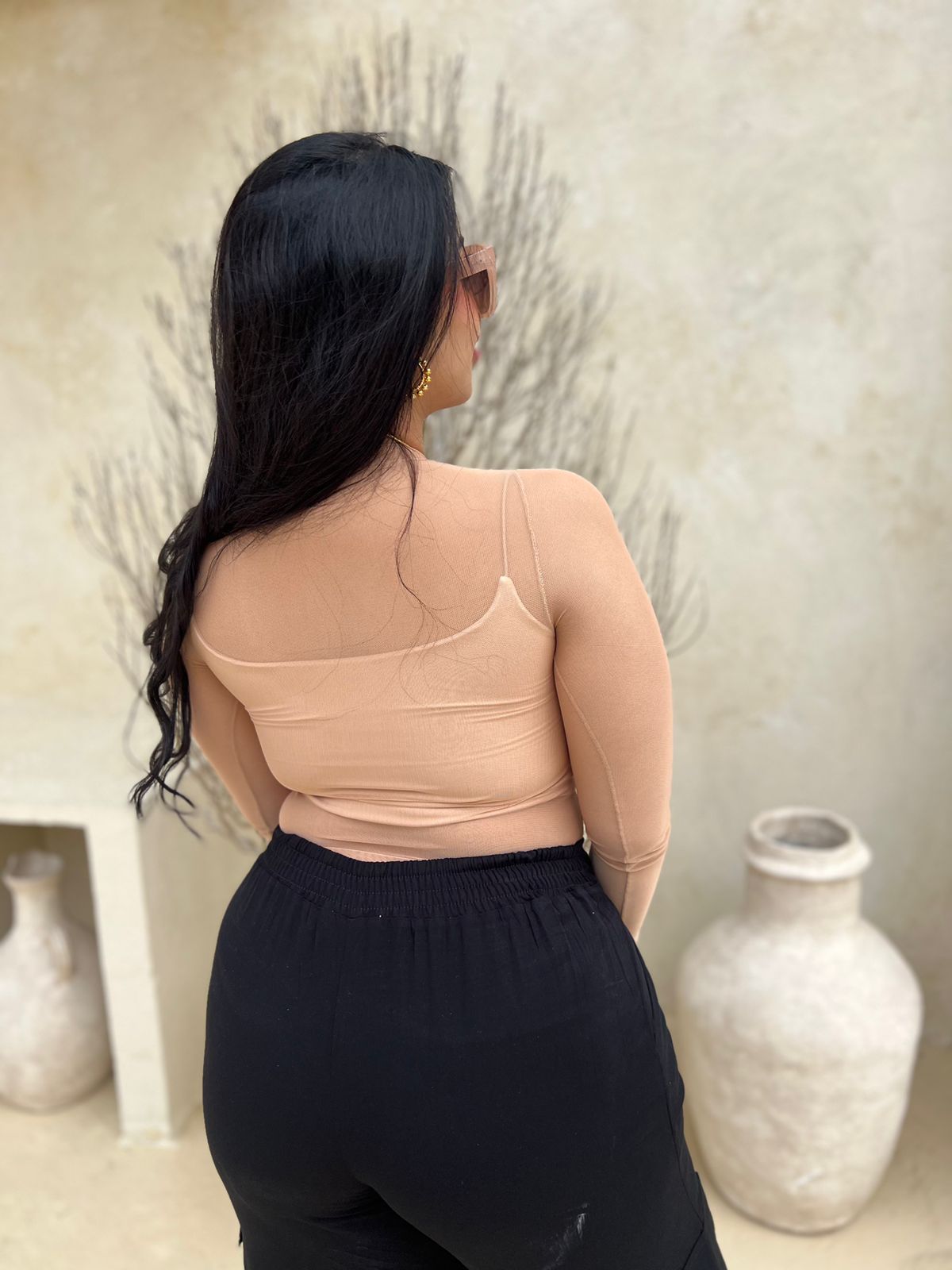 Blusa en maya Kenny de Maral para mujer, colores negro, blanco y café, estilo clásico.