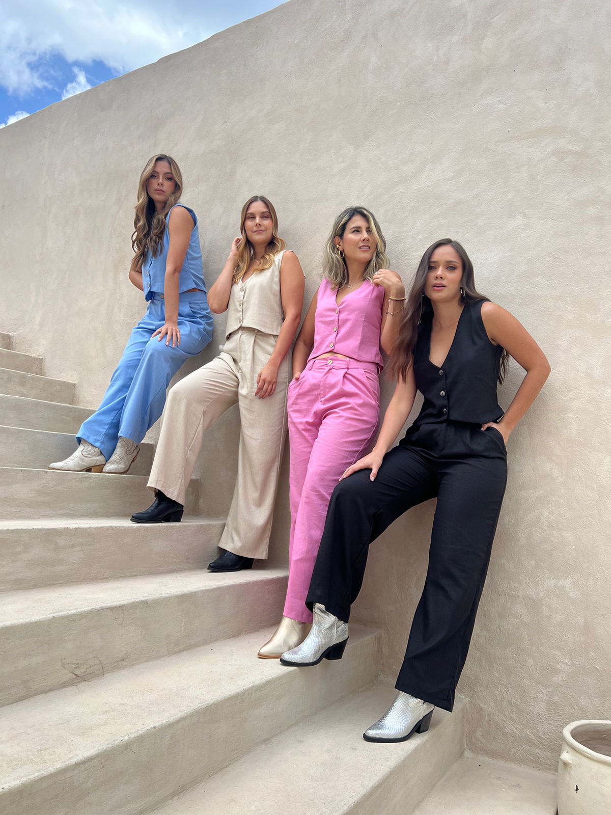Conjunto de lino Maral para mujer con chaleco y pantalón semi ajustado.