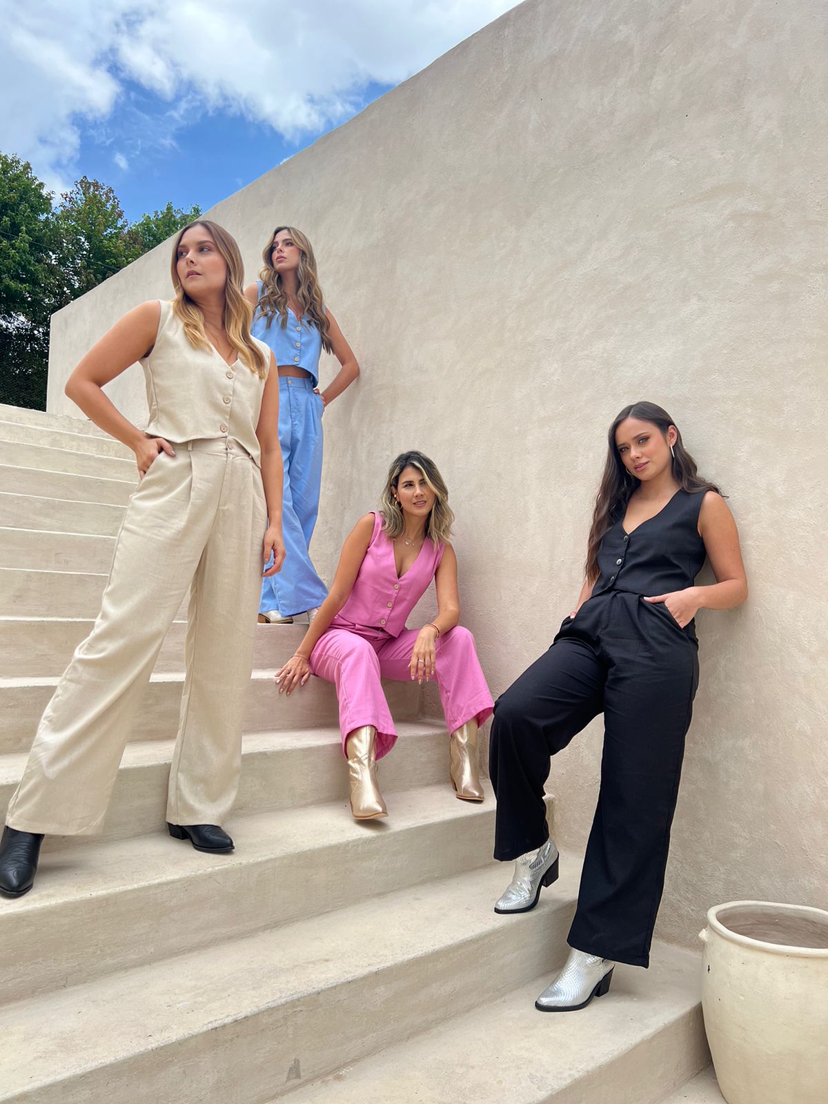 Conjunto de lino Maral para mujer con chaleco y pantalón semi ajustado.