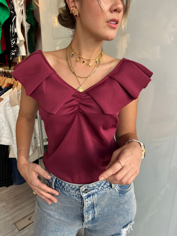 blusa vinotinto cuello v con bolero en hombro