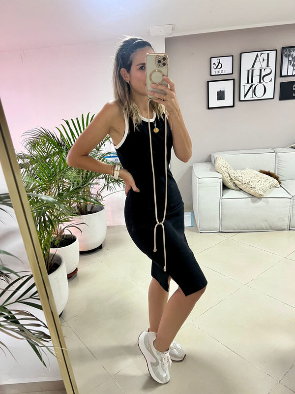 vestido midi color negro cuello redondo
