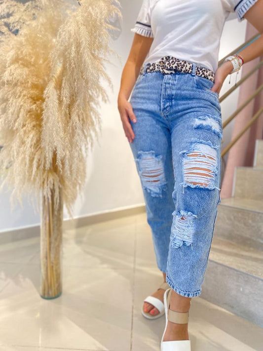 Muestra tu estilo con los Jeans Rotos Melody de Maral. 